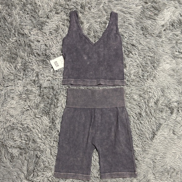 NWT Aura Women's Ribbed Athletic Shorts Set in Gray - Picture 1 of 16